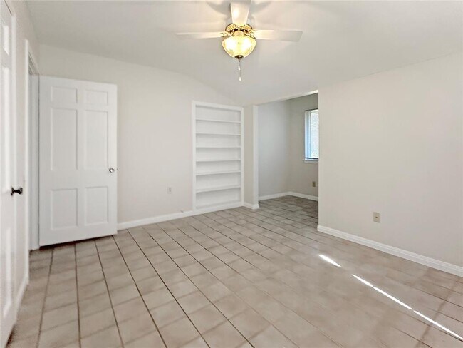 Building Photo - 4207 Wilshire Pkwy