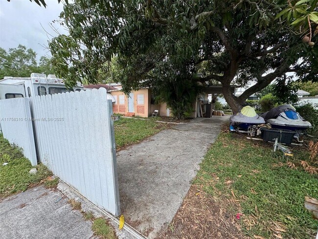 Building Photo - 7305 NW 17th Ct