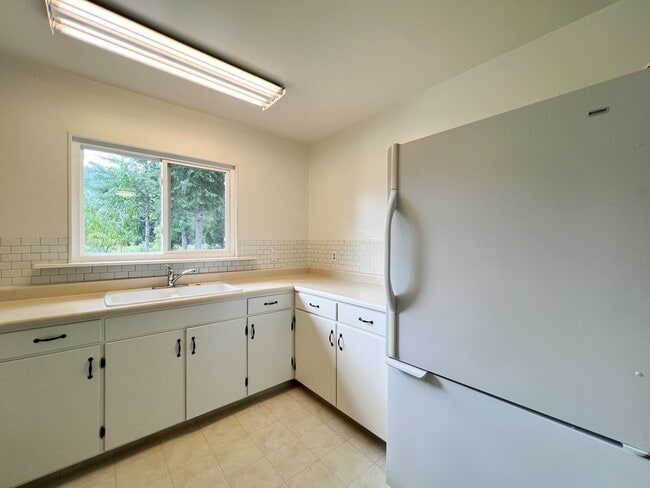 Building Photo - Three Bedroom St. Helena Home with Stunnin...