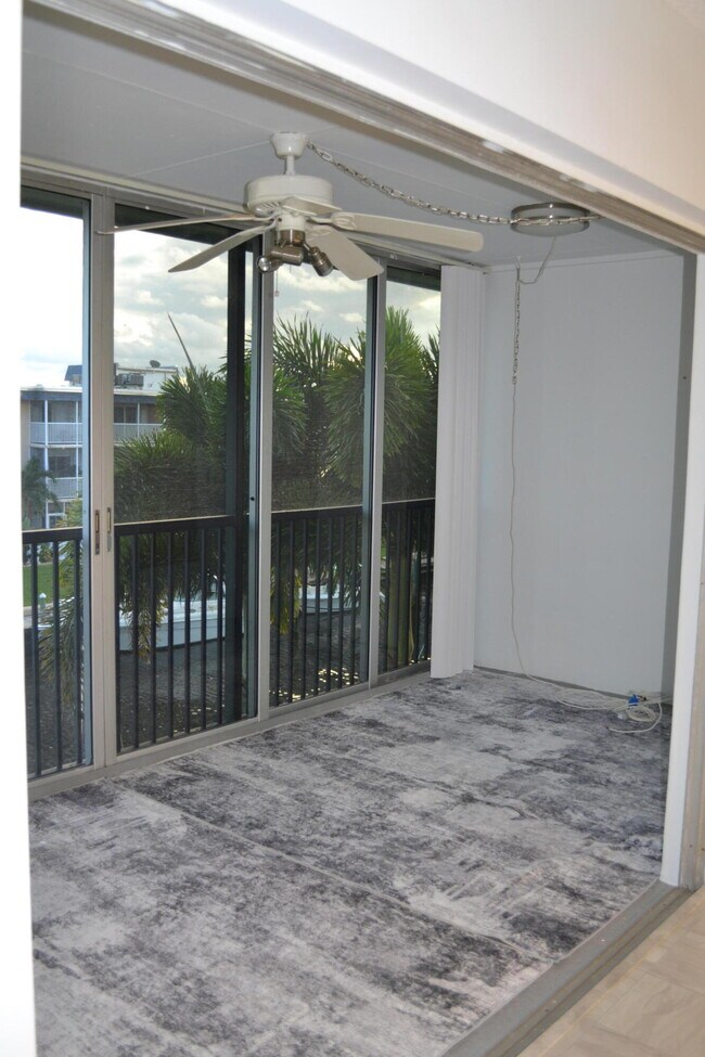Building Photo - 124 Shore Ct