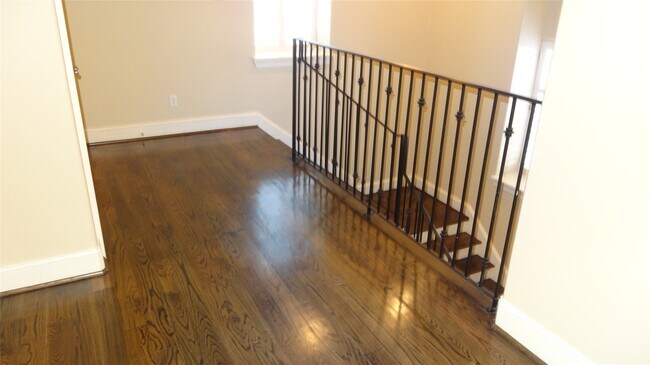 Building Photo - 2101 Elmen St