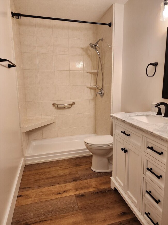 Building Photo - Beach Cottage