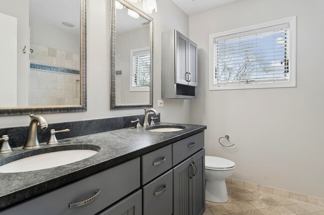 Building Photo - 10 Fairview Ave