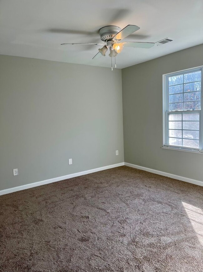 Building Photo - Rare 3 Bed/2 Bath Duplex With Attached Garage in Lovely College Park!