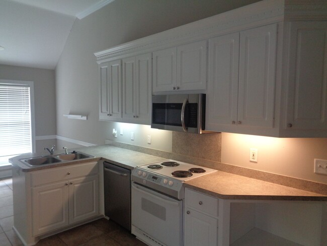 Building Photo - 410 Abbey Woods