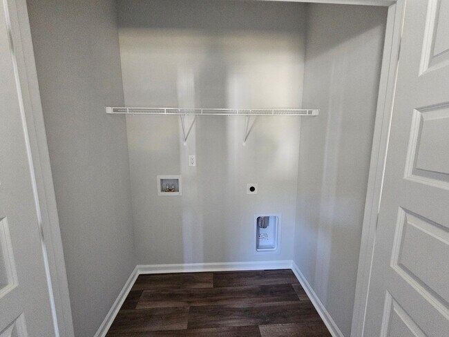 Building Photo - Waterway Commons - 4 Bedroom / Single Car ...