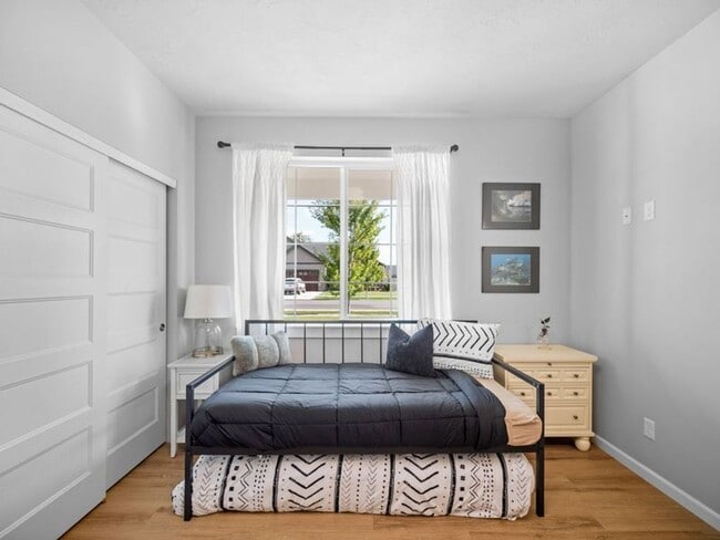 Building Photo - Fully Furnished Luxury 3-Bed, 2-Bath Home ...