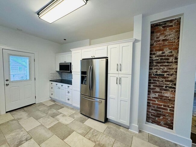 Building Photo - Available this Summer!! Beautiful 3 bed, 2 bath home located in Ardsley Park in Savannah, Ga!!