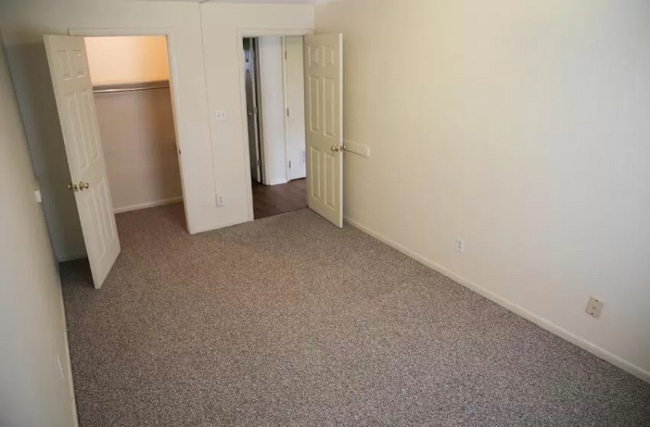 Building Photo - 1662 Summit St