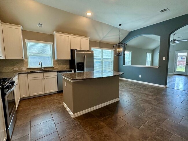 Building Photo - 202 Saffron Springs