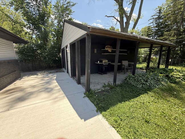 Building Photo - 452 Indianwood Blvd