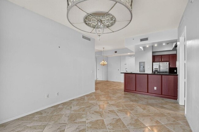 Building Photo - 403 S Sapodilla Ave