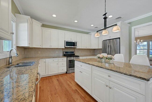 Building Photo - 1 Lindy Pl