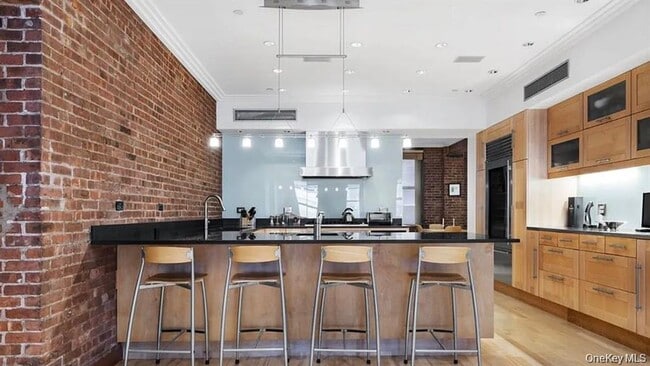 Building Photo - 500 Greenwich St