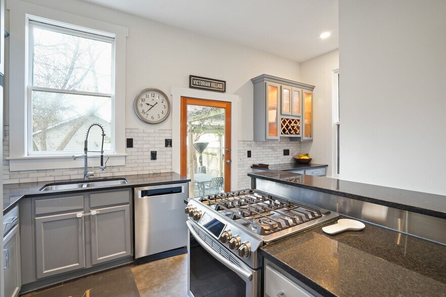 Building Photo - 77 W 2nd Ave