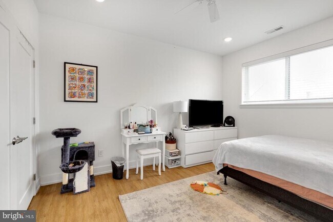 Building Photo - 1341 N Marston St