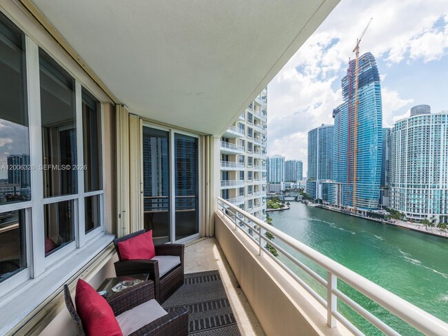 Building Photo - 888 Brickell Key Dr