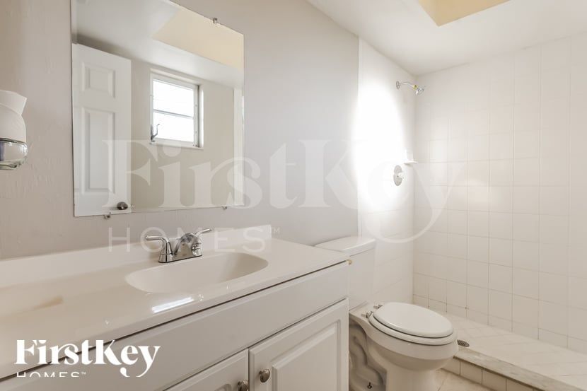 Building Photo - 18525 Sebring Rd