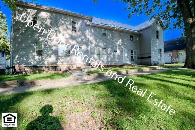 Building Photo - 328 N State St