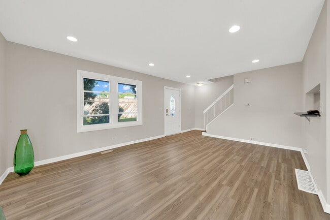 Building Photo - 234 Dakota Ct