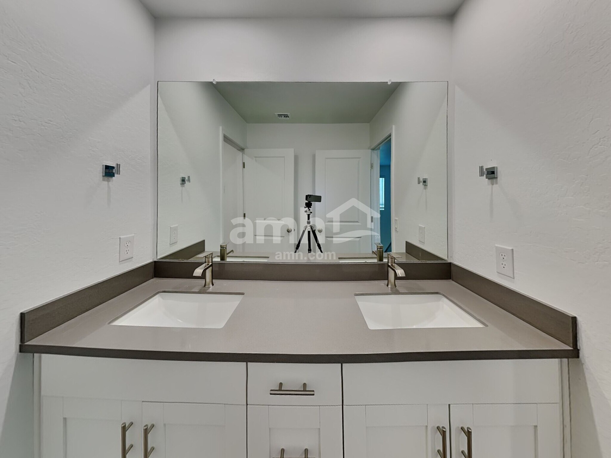 Building Photo - 17161 Puget Ave