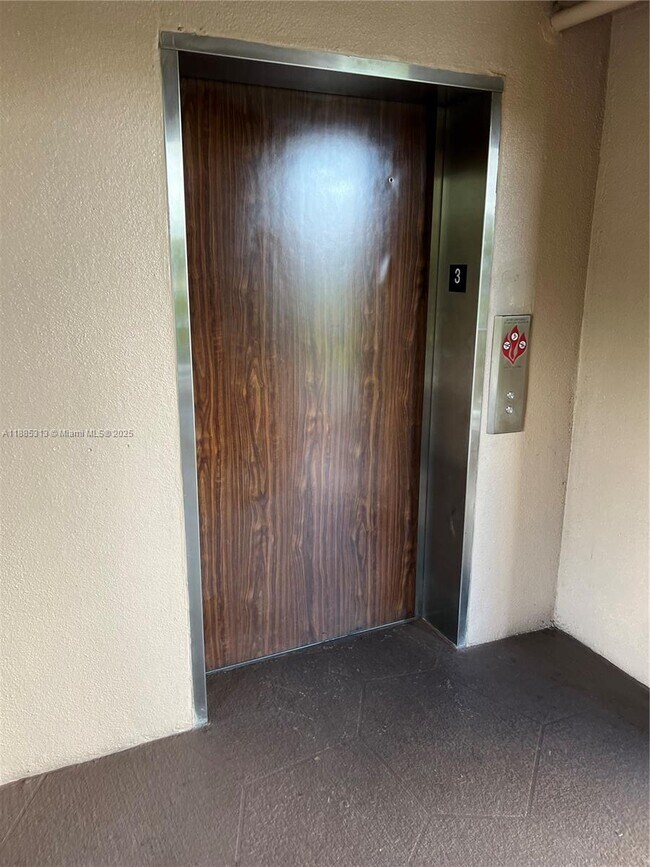 Building Photo - 12550 SW 15th St