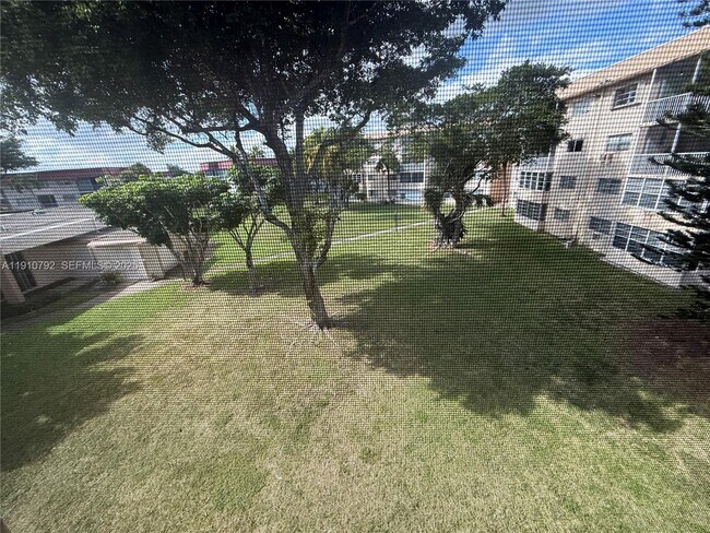 Building Photo - 1540 NE 191st St