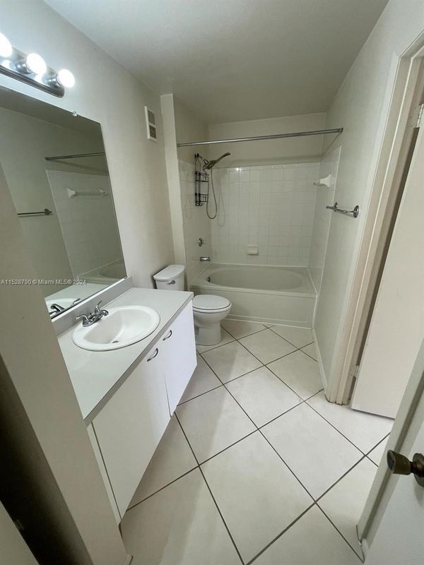 Building Photo - 4855 Via Palm Lakes