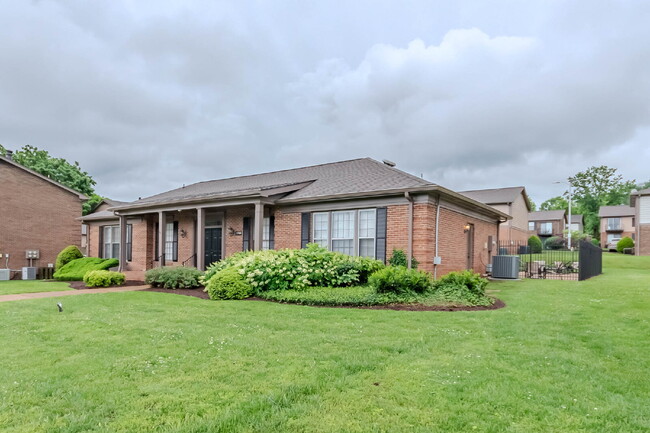Building Photo - Fantastic Brentwood Location! Community po...