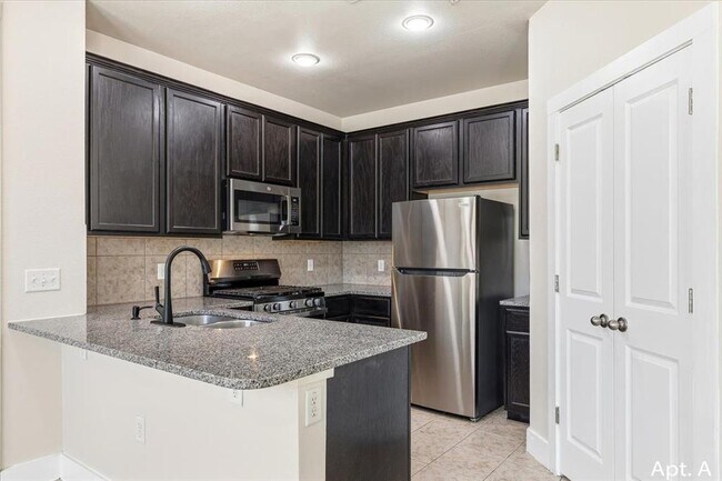 Building Photo - 2225 Katy Ln