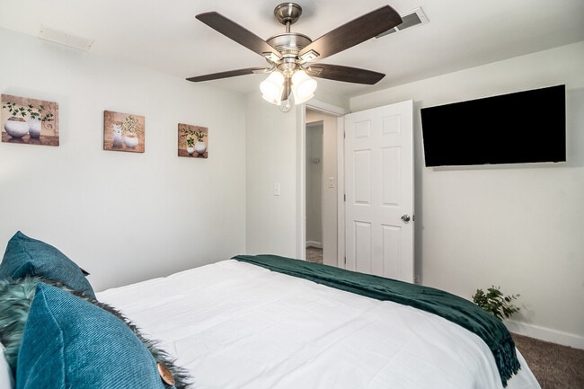 Building Photo - 334 S Wisconsin Ave