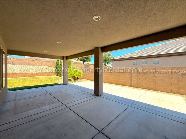 Building Photo - Darling 4 bed, 2 bath home w/2 car garage