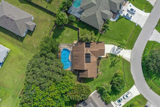 Building Photo - 1273 SW Albenga Ave