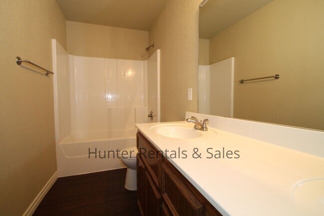 Building Photo - Airport and Texas A&M Central Texas Nearby!