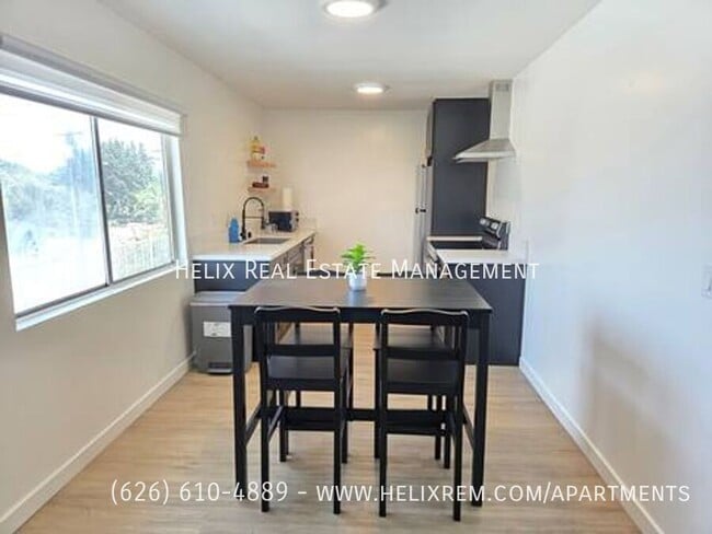 Building Photo - 1313 Huntington Dr