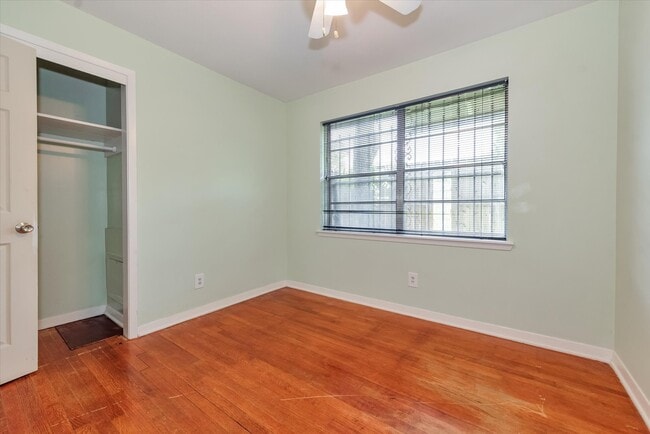 Building Photo - 7119 Bellaire Blvd
