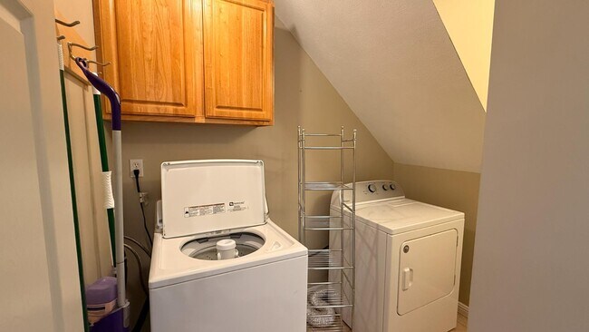 Building Photo - 266 Bradford Square