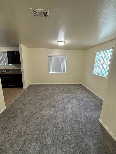 Building Photo - 214 E 97th St