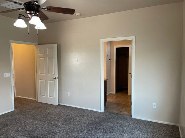 Building Photo - "Charming 4-Bed Home with 2.5 Baths in Tuc...