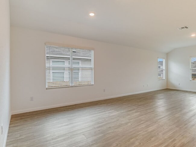 Building Photo - BULVERDE - Upgraded 4 BR/3BA One-Story - HIDDEN TRAILS!