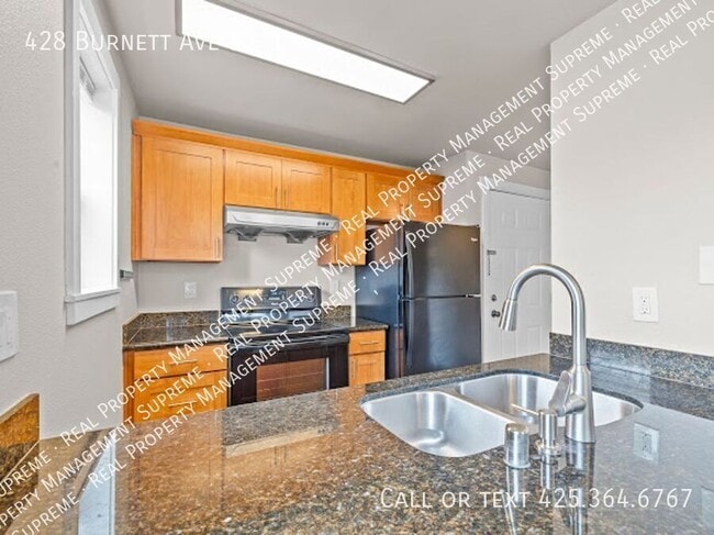 Building Photo - 428 Burnett Ave S