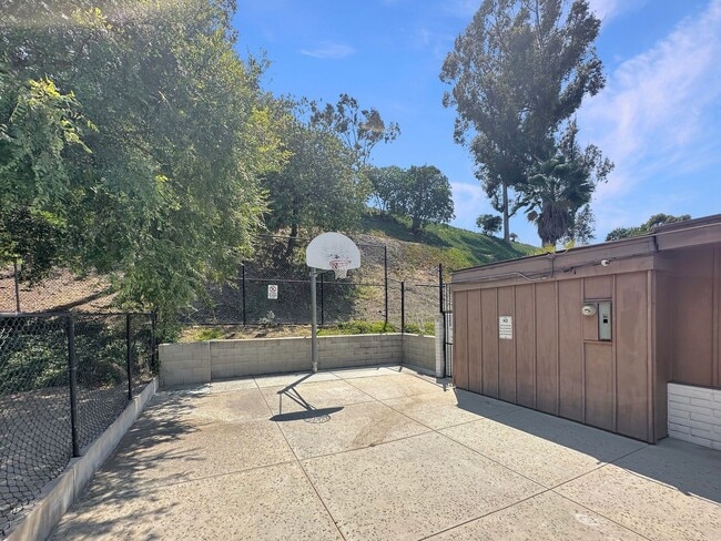 Building Photo - Charming 2BD/1BA Home in San Carlos W/ A/C...