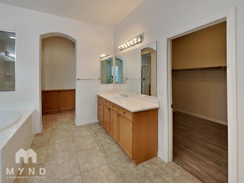 Building Photo - 6524 Greenlet Ave