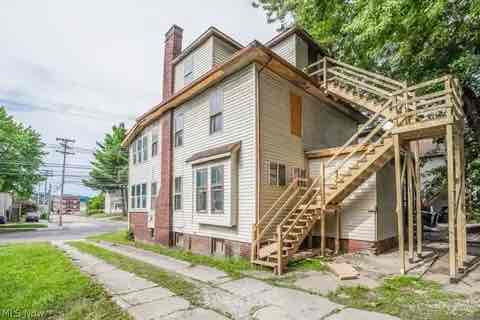 Building Photo - 561 E Buchtel Ave