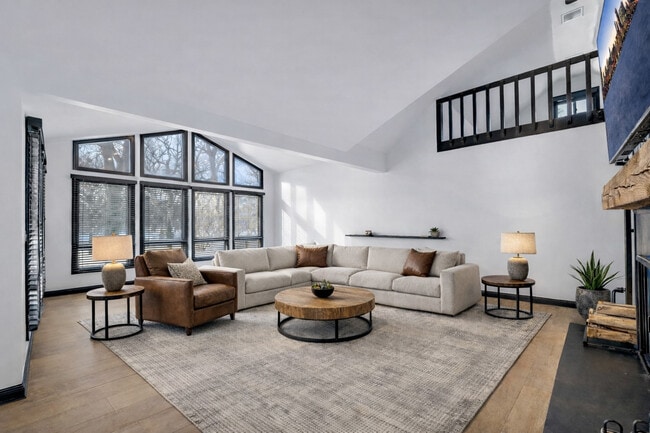 Building Photo - 15160 W Oak Spring Rd