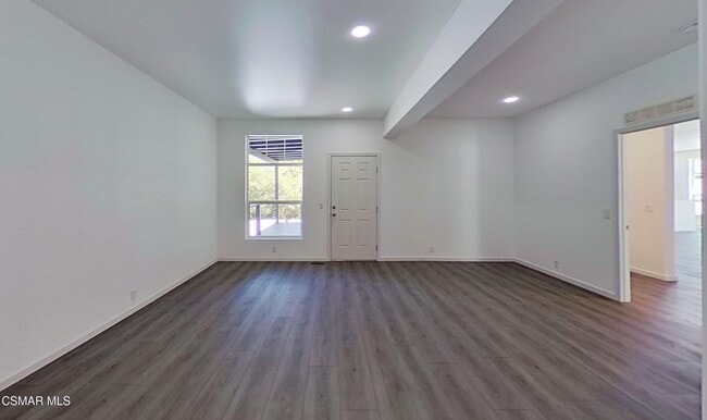 Building Photo - 152 Kings Pl