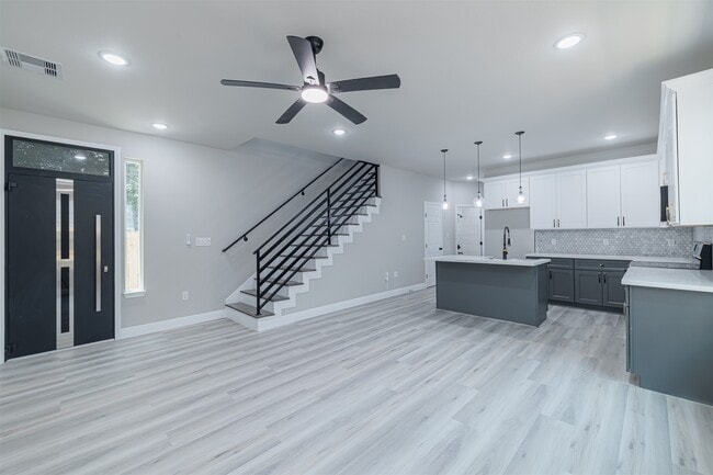 Building Photo - 936 South Ln