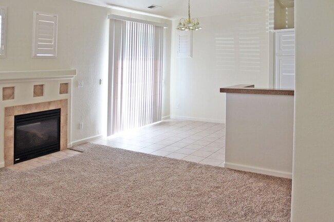 Building Photo - 3 Bedroom 2 Bathroom 1616 sq Ft in Wingfie...