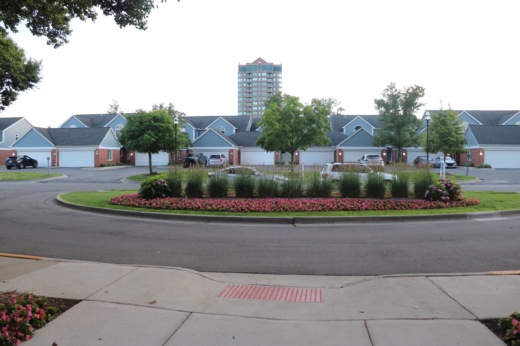 Building Photo - 250 E Harbortown Dr