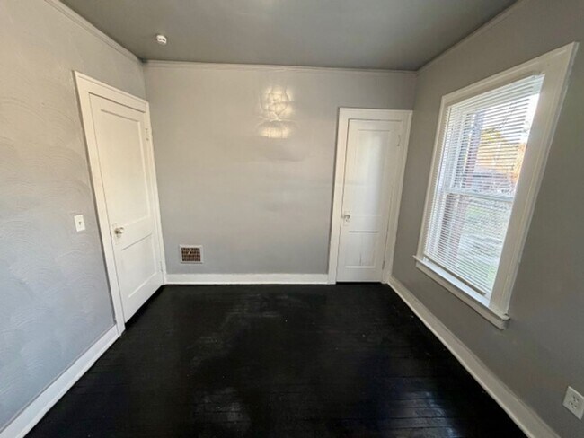 Building Photo - 14434 Mettetal St